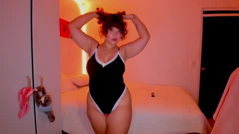Snapshot of valen_smile_ chatting on January 12, 2025, 8:57 am valen_smile_ online show from January 12, 2025, 8:57 am
