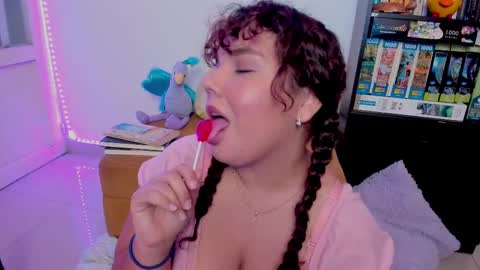 Snapshot of valen_smile_ chatting on February 11, 2025, 2:35 am valen_smile_ online show from February 11, 2025, 2:35 am