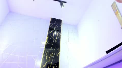 VALENTIN  online show from March 31, 2026, 4:13 am