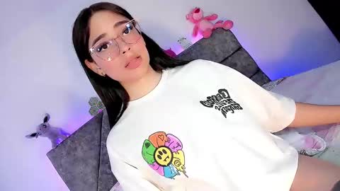 Snapshot of valentina_alba chatting on December 5, 2024, 9:17 pm Valentina online show from December 5, 2024, 9:17 pm