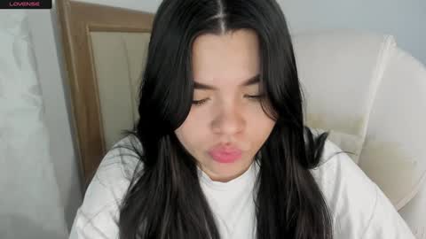 valentina_anzuate online show from December 7, 2024, 8:11 am