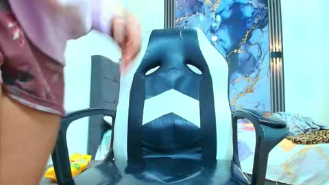 valentina_y_sneiderr online show from February 9, 2026, 6:56 pm