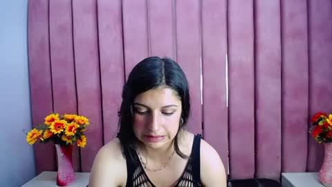 valentinaa_reyes_ online show from February 24, 2025, 7:30 pm