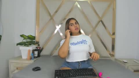 valentinaasm online show from March 26, 2026, 1:06 pm