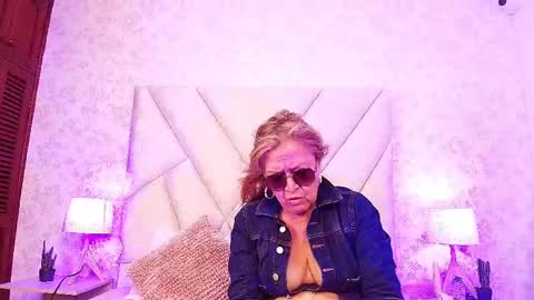 Snapshot of valentinadiazz1 chatting on March 4, 2025, 11:54 pm Ana online show from March 4, 2025, 11:54 pm