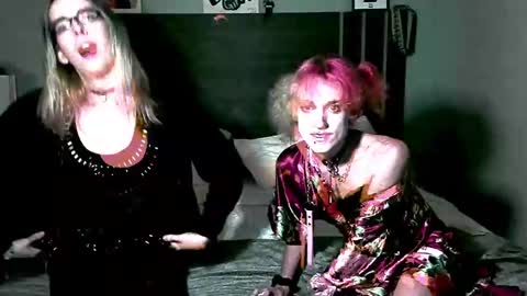 Tina Bates online show from December 26, 2024, 11:10 am