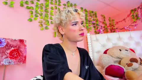 valentinee_xo online show from July 4, 2026, 12:11 pm