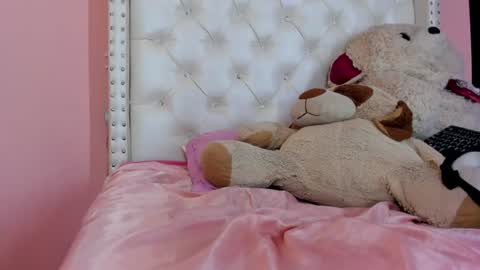 valentinee_xo online show from July 14, 2026, 10:54 am