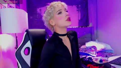valentinee_xo online show from July 16, 2026, 7:14 am
