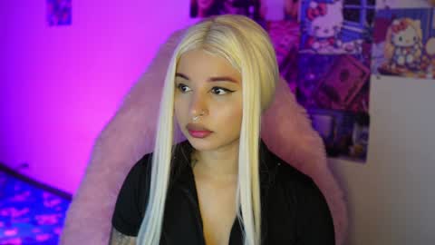 Snapshot of valentinna_5 chatting on February 2, 2025, 8:19 pm Danielle Please help me to reach 300 thumbs up online show from February 2, 2025, 8:19 pm