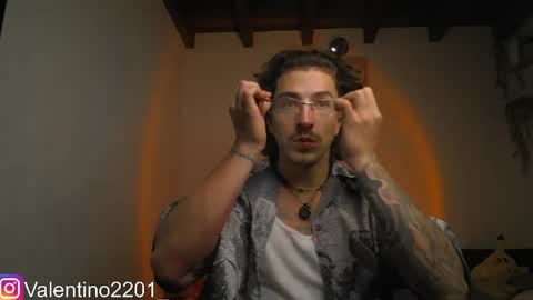 Snapshot of valentino_2201 chatting on April 10, 2026, 1:11 am Valentino - 15 OFF valentino2201 online show from April 10, 2026, 1:11 am