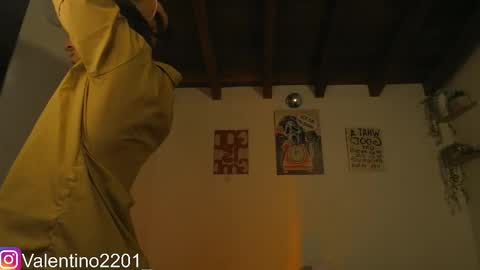 Snapshot of valentino_2201 chatting on April 25, 2026, 3:09 am Valentino - 15 OFF valentino2201 online show from April 25, 2026, 3:09 am