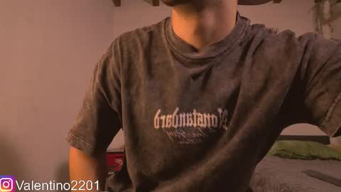 Snapshot of valentino_2201 chatting on May 10, 2026, 1:11 am Valentino - 15 OFF valentino2201 online show from May 10, 2026, 1:11 am