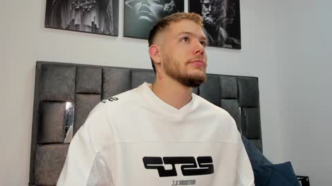 Snapshot of valentino_ferrari28 chatting on December 28, 2024, 12:15 am Valentino Ferrari online show from December 28, 2024, 12:15 am