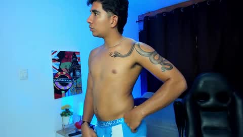 Snapshot of valentino_moura_ chatting on February 19, 2025, 3:16 pm VALENTINO MOURA online show from February 19, 2025, 3:16 pm