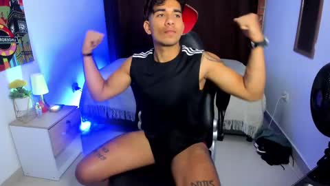 Snapshot of valentino_moura_ chatting on February 25, 2025, 12:13 pm VALENTINO MOURA online show from February 25, 2025, 12:13 pm