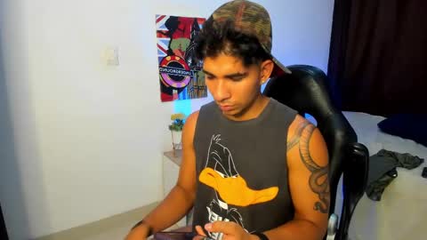 Snapshot of valentino_moura_ chatting on February 26, 2025, 4:24 pm VALENTINO MOURA online show from February 26, 2025, 4:24 pm