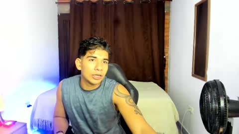 Snapshot of valentino_moura_ chatting on February 28, 2025, 12:09 pm VALENTINO MOURA online show from February 28, 2025, 12:09 pm