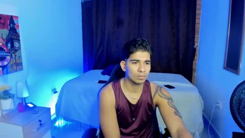 Snapshot of valentino_moura_ chatting on March 3, 2025, 12:05 pm VALENTINO MOURA online show from March 3, 2025, 12:05 pm