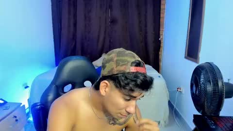 Snapshot of valentino_moura_ chatting on March 3, 2025, 4:03 pm VALENTINO MOURA online show from March 3, 2025, 4:03 pm