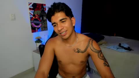 Snapshot of valentino_moura_ chatting on March 5, 2025, 6:34 pm VALENTINO MOURA online show from March 5, 2025, 6:34 pm