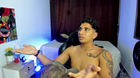 Snapshot of valentino_moura_ chatting on March 10, 2025, 6:01 pm VALENTINO MOURA online show from March 10, 2025, 6:01 pm