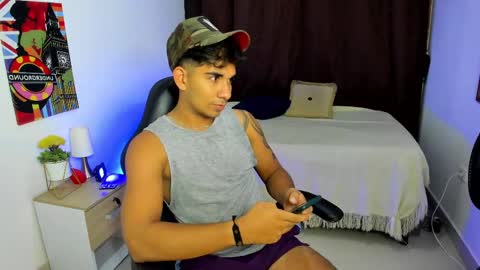 Snapshot of valentino_moura_ chatting on March 11, 2025, 12:17 pm VALENTINO MOURA online show from March 11, 2025, 12:17 pm