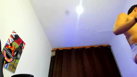 Snapshot of valentino_moura_ chatting on March 12, 2025, 12:15 pm VALENTINO MOURA online show from March 12, 2025, 12:15 pm