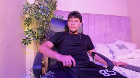 Snapshot of valentino_russo chatting on February 27, 2026, 12:38 pm VALENTINO online show from February 27, 2026, 12:38 pm