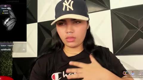 valeri_harpers4 online show from February 4, 2026, 2:17 am