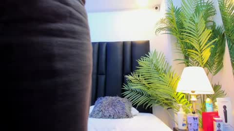 valeri_tafur online show from April 8, 2026, 10:26 am