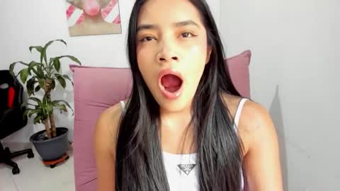 Snapshot of valeria_miller69 chatting on October 28, 2025, 1:47 pm valeria_miller69 online show from October 28, 2025, 1:47 pm