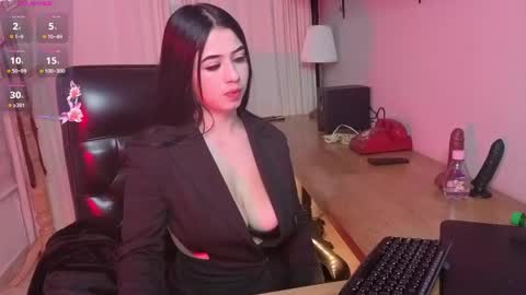 Snapshot of valeria_restrepo chatting on May 17, 2026, 11:28 am Valeria online show from May 17, 2026, 11:28 am