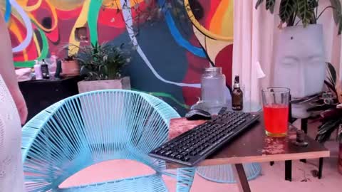 Snapshot of valeria_restrepo chatting on June 18, 2026, 6:56 pm Valeria online show from June 18, 2026, 6:56 pm