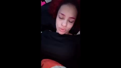 valeria_rios22 online show from April 19, 2026, 8:02 am