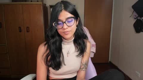 Snapshot of valerie__sky chatting on February 6, 2025, 2:55 am Val online show from February 6, 2025, 2:55 am