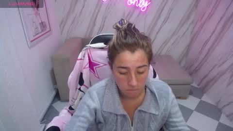 Snapshot of valerie_b chatting on December 13, 2024, 6:10 am valerie_b online show from December 13, 2024, 6:10 am