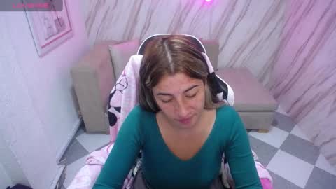 valerie_b online show from December 15, 2024, 3:13 am