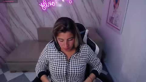 valerie_b online show from February 16, 2025, 1:47 am