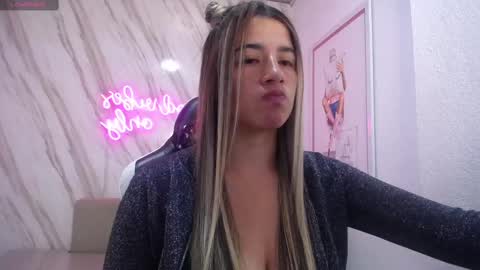 valerie_b online show from February 18, 2025, 6:15 am