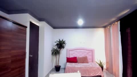 Snapshot of valerie_fox19 chatting on October 4, 2025, 3:10 pm Valerie fox online show from October 4, 2025, 3:10 pm