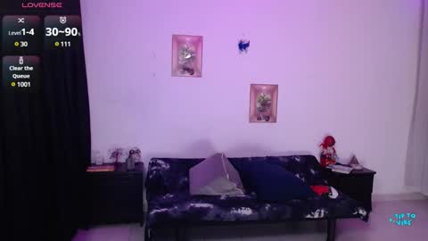 Snapshot of valerie_smile chatting on December 3, 2024, 11:35 pm Valerie online show from December 3, 2024, 11:35 pm