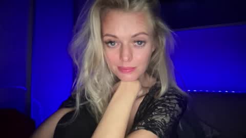 Snapshot of valerieluvsugar chatting on October 8, 2025, 8:17 pm Valerie online show from October 8, 2025, 8:17 pm