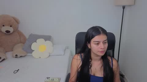 Juli C online show from November 12, 2025, 11:47 pm