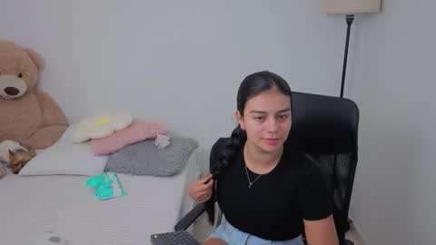 Juli C online show from November 22, 2025, 1:37 am