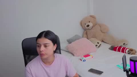 Juli C online show from December 17, 2025, 1:11 am