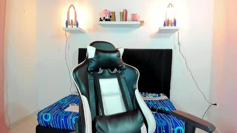 Snapshot of valeriie_pretty chatting on February 19, 2025, 2:55 am Vale online show from February 19, 2025, 2:55 am