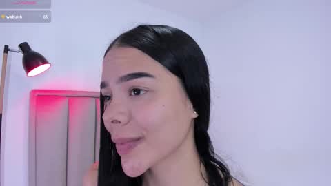 Cris  online show from November 17, 2025, 6:46 pm