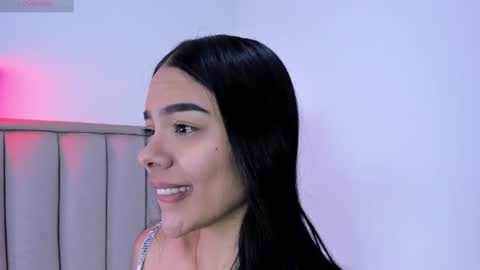 Cris  online show from July 27, 2026, 12:34 pm