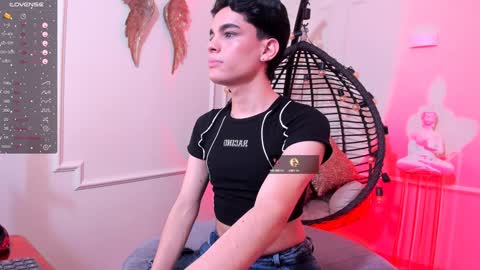 Snapshot of valery_hil chatting on December 2, 2024, 7:49 pm Thomy online show from December 2, 2024, 7:49 pm